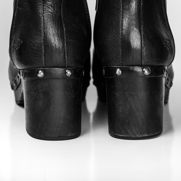 Ugg Black Booties, stacked heel, shearling lined - Picture 7 of 8